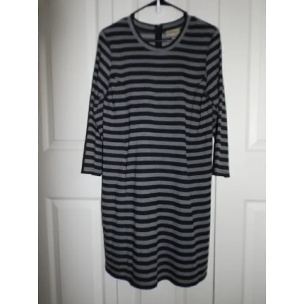 Kenar M gray black striped long sleeve back zipper kangaroo pockets office work